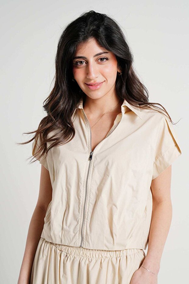 بلوزة سادة بأكمام قصيرة وسحاب أمامي - 1