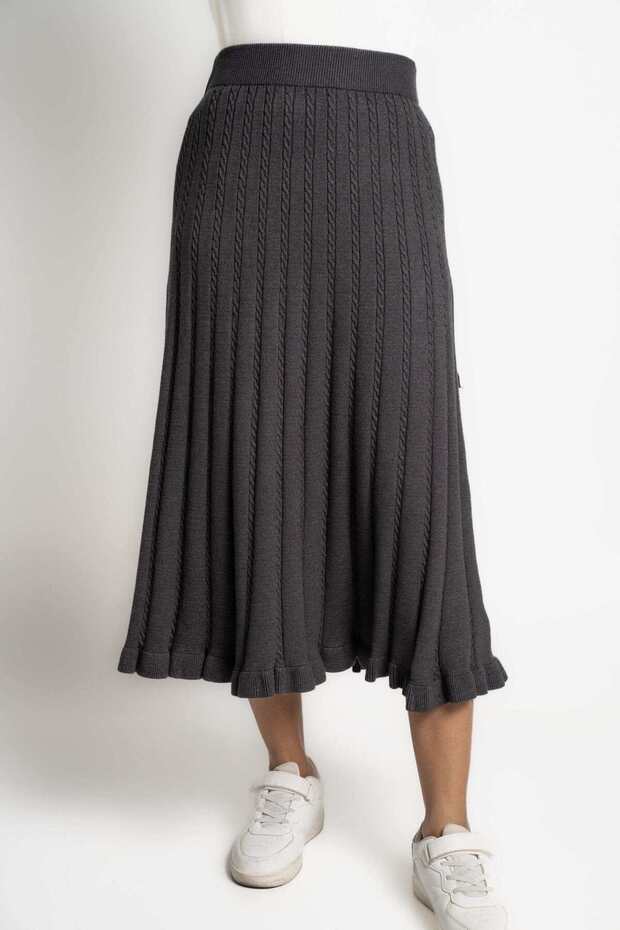 تنورة متوسطة الطول سادة بخصر عالٍ - 1