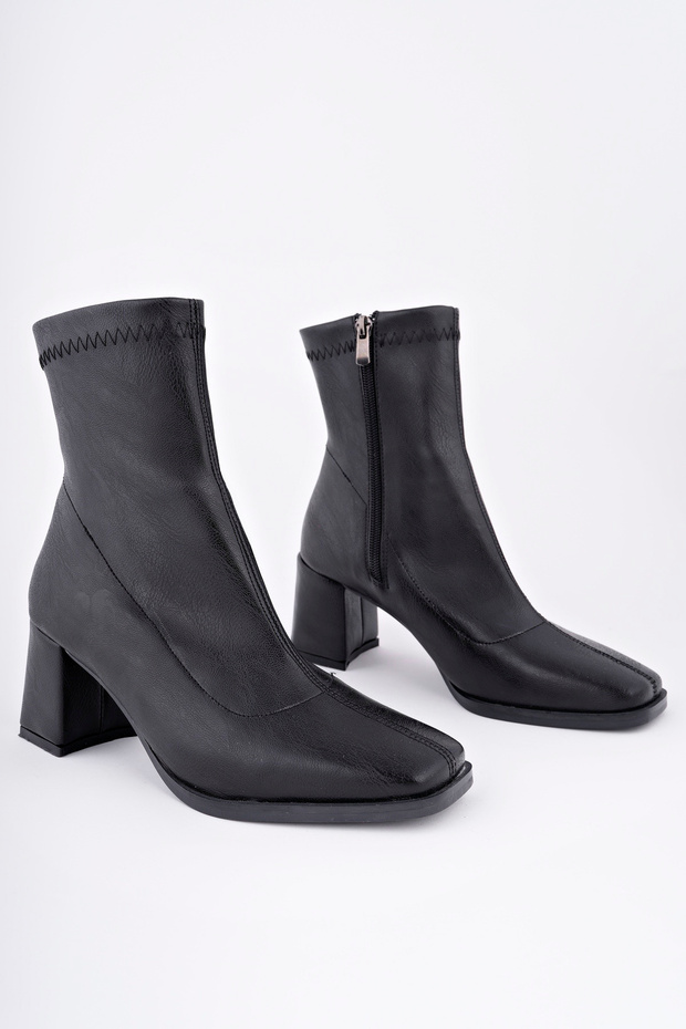 Women's Black Skin Blunt Toe Stretch Heeled Boots
