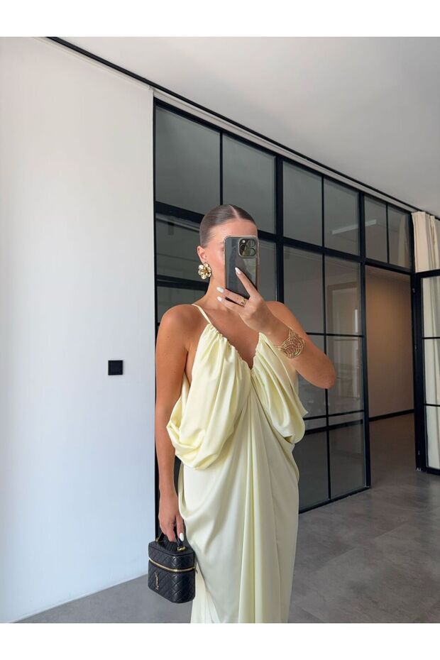 DRAPEY YELLOW SIDE-OPENING SATIN DRESS