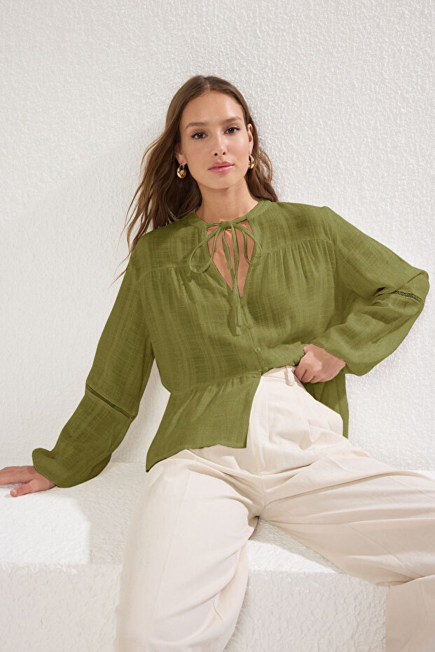 Haki Pamuklu Dokulu Kolda Dantelli Oversize Boho Dokuma Gömlek TWOSS25GO00038 - 1