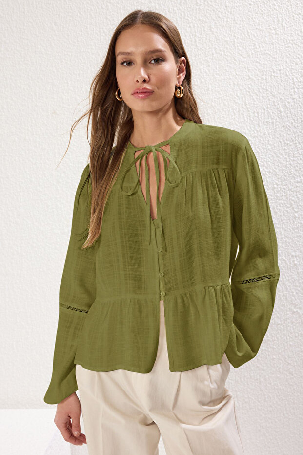 Haki Pamuklu Dokulu Kolda Dantelli Oversize Boho Dokuma Gömlek TWOSS25GO00038 - 2