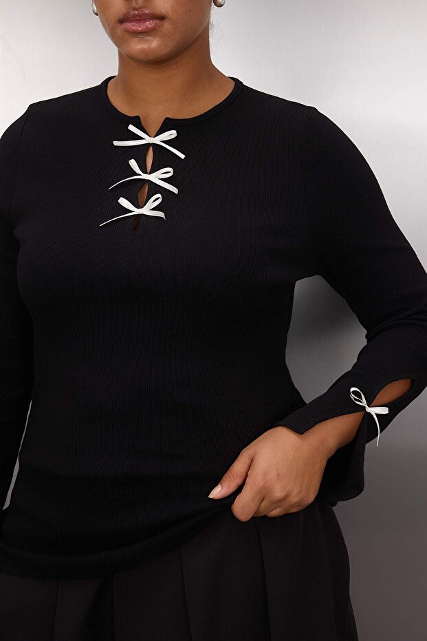 Siyah Fiyonk ve Cut Out Detaylı Bisiklet Yaka Slim/Vücuda Oturan Örme Bluz TBBAW26AF00023 - 3