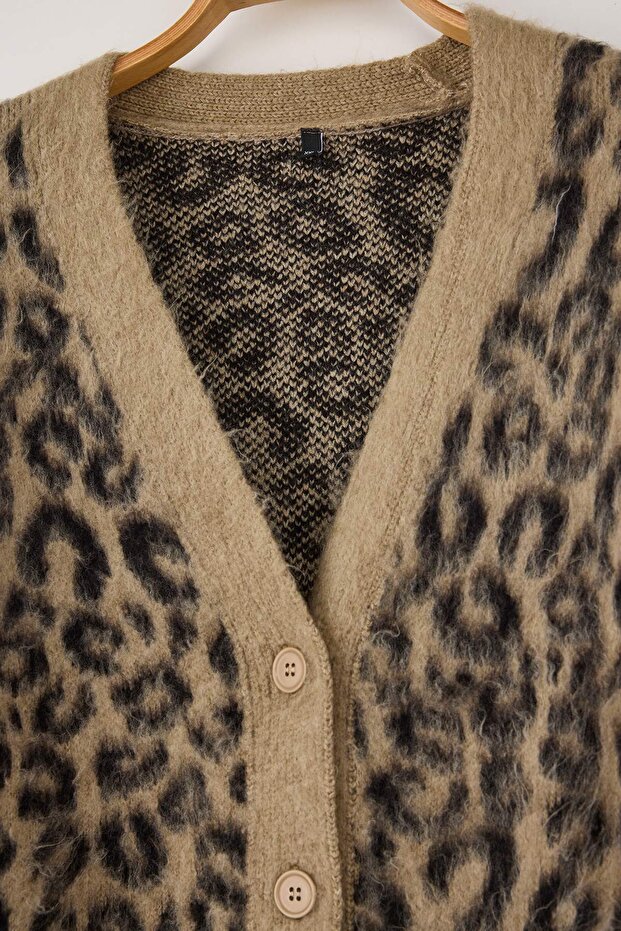 Camel Leopar Desenli Yumuşak Tuşeli Relax Fitt Triko Hırka TBBAW26AV00001 - 10