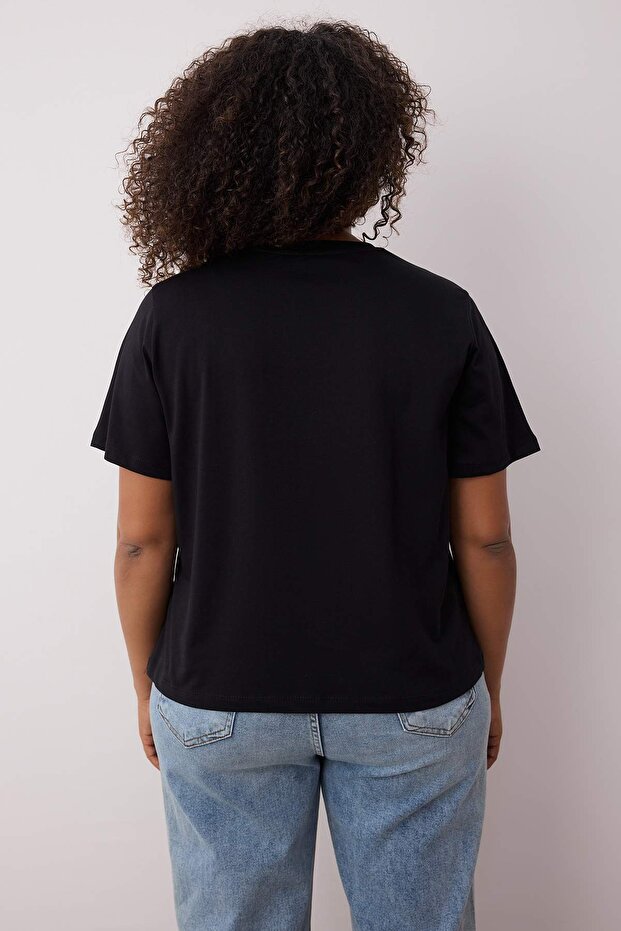 Siyah Regular Fit Crop Büyük Beden T-shirt TBBSS25BF00061 - 3