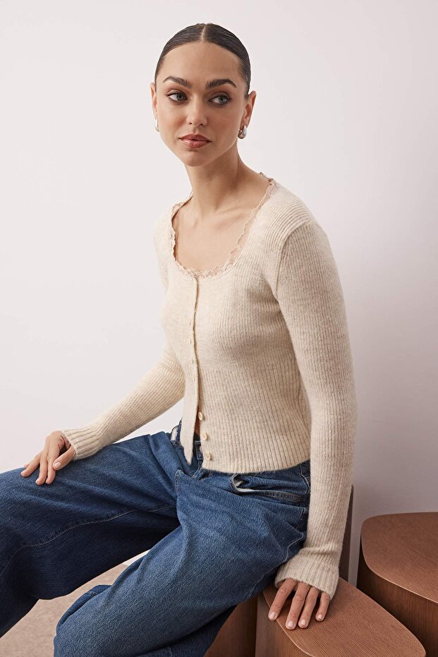 Taş Crop Dantel Garnili Kare Yaka Yumuşak Dokulu Fitted/Vücudu Saran Triko Hırka TWOAW26HI00061 - 2