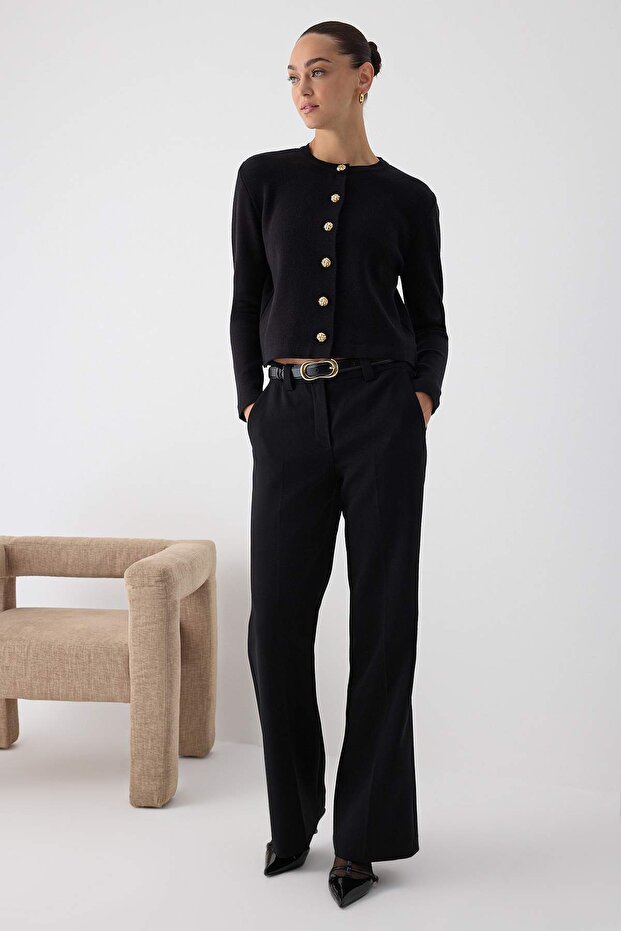 Wardrobe Essentials Siyah Düğme Detaylı Crop Premium/Özel İplik Triko Hırka | TWOAW26HI00094 - 2