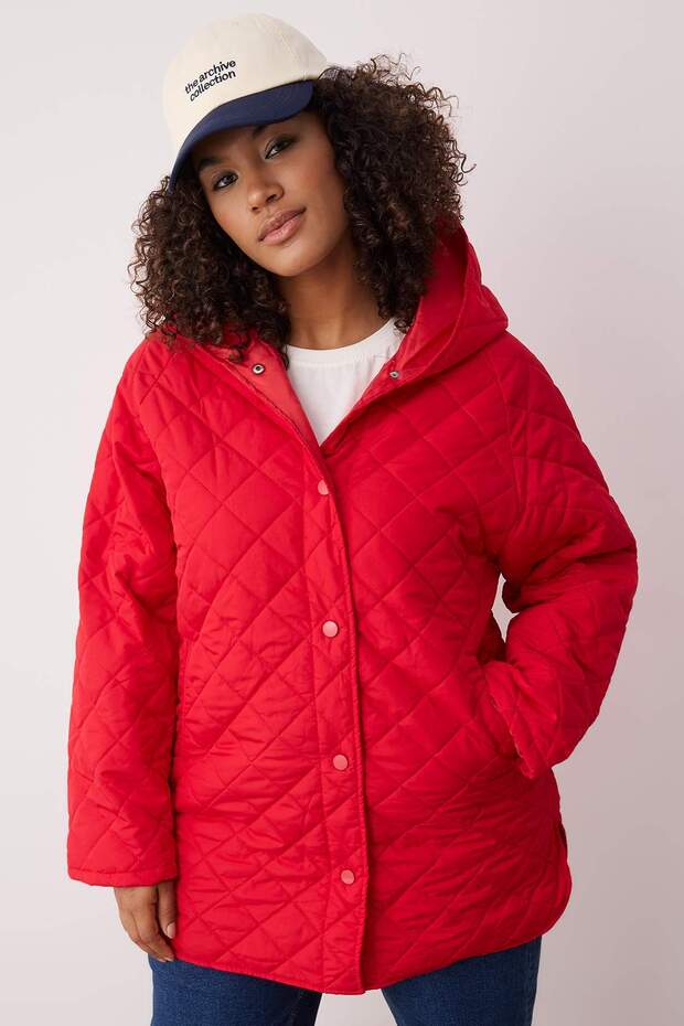Piros normál szabású kapucnis vízlepergető steppelt nagy méretű kabátok TWOAW26AW00009 - 1