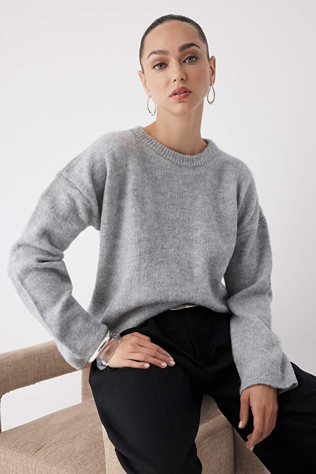 Wardrobe Essentials Gri Yumuşak Dokulu Geniş Kalıp Basic Triko Kazak | TWOAW26KZ00088 - 2