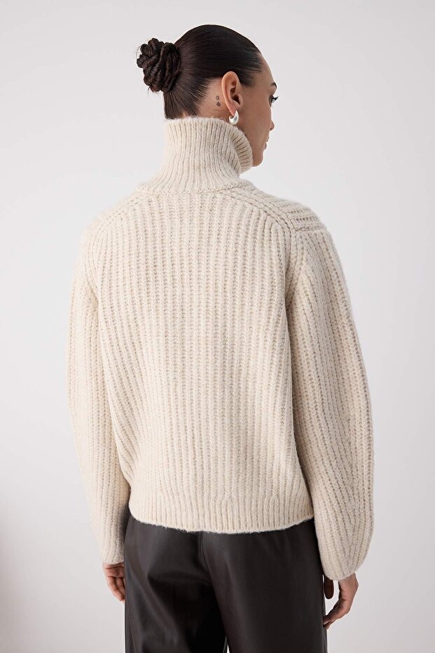 Wardrobe Essentials Sweter z zamkiem błyskawicznym i miękką fakturą, o luźnym kroju | TWOAW26HI00049 - 4