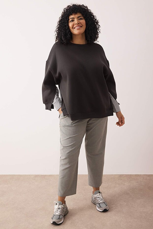 Antrasit Oversize Fit Alttan Gömlek Çıkma Görünümlü Örme Büyük Beden Sweatshirt TBBAW25AO00000 - 1