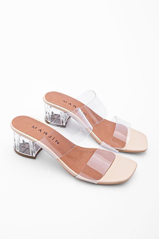 Damen-Hausschuhe mit stumpfer Zehenpartie und transparentem Riemen und Absatz in Yesva-Beige - 7