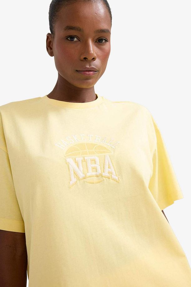 DeFactoFit NBA Wordmark Oversize Geniş Kalıp Bisiklet Yaka Kısa Kollu Tişört E3844AX25SM - 5