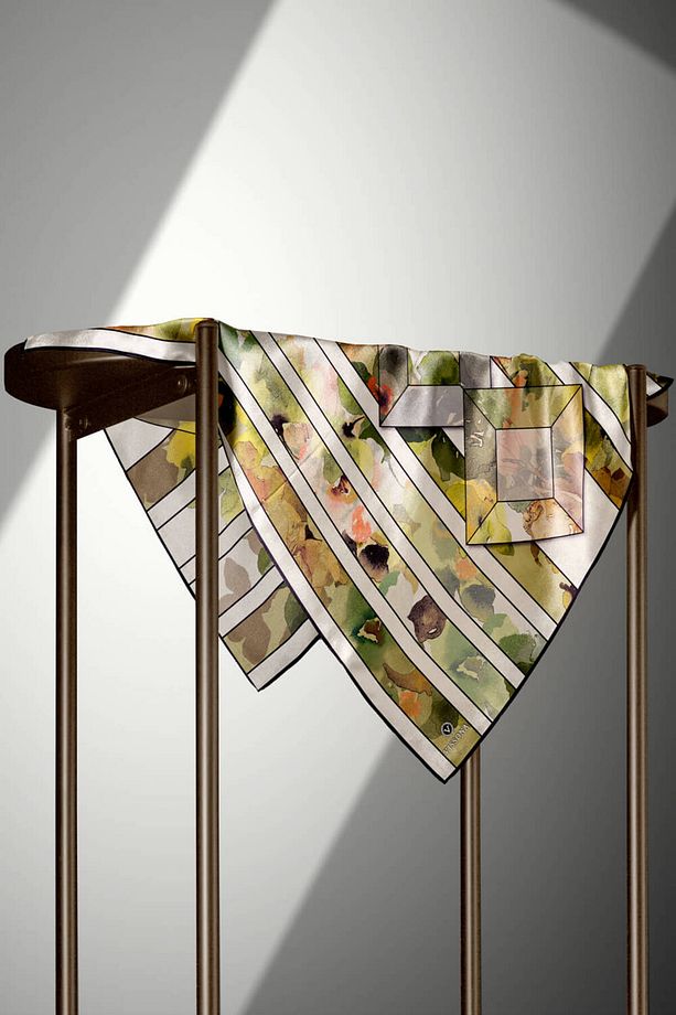 %100 Twill İpek Bahar Çiçekleri Desenli Haki Yeşil - Vizon Renkli 90x90 Eşarp Kenar Dikiş Şekli El D - 4
