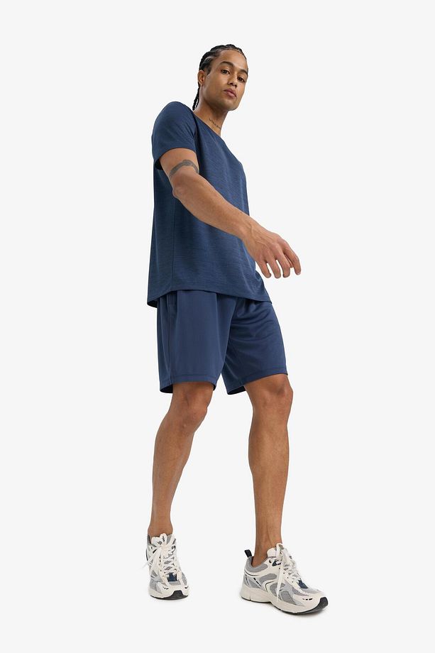 DeFactoFit Standart Fit Çabuk Kuruyan Nefes Alabilen Kumaş Sporcu Kısa Paça Şort E9753AX25AU - 2