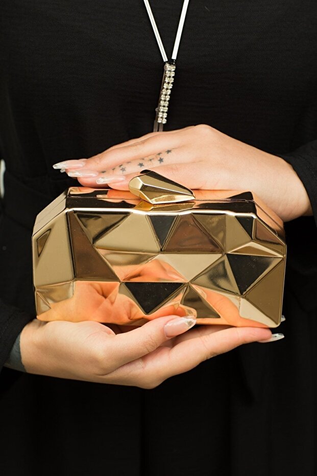 Elysara Eb0808 | Pyramid Chic Metal Showy Evening Dress Bag