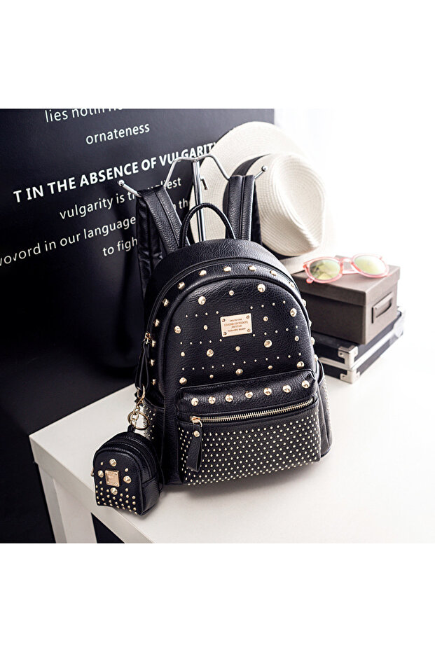 حقيبة ظهر مصممة باللون الأسود - 1