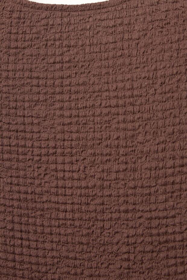 Dokulu sırtı açık tişört - 7