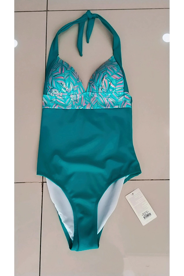 Turquoise in the Most Beautiful Halter-Neck Swimsuit in the Sea Will Make You Feel Elegant