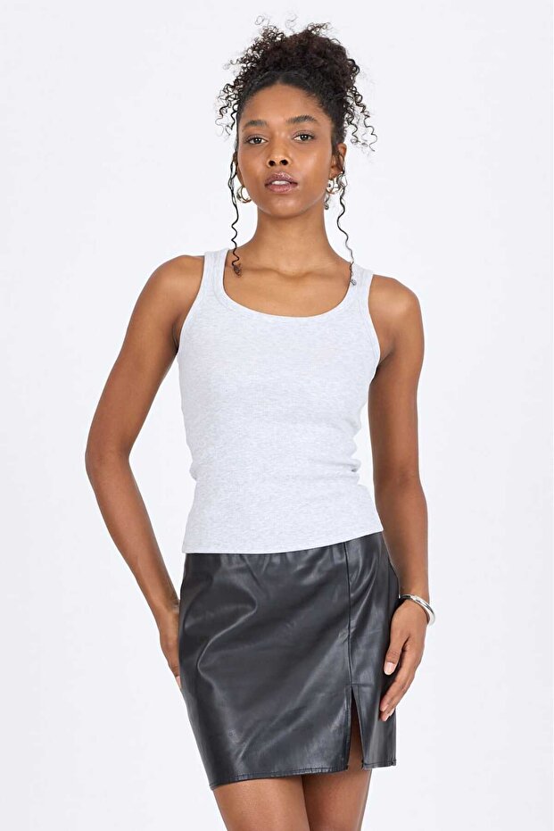 قميص داخلي مضلع باللون الرمادي - 1