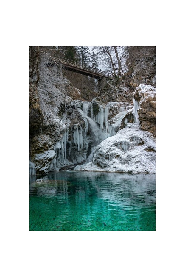 Tablou Canvas, 'Cascade inghetata sub pod rustic' - 3