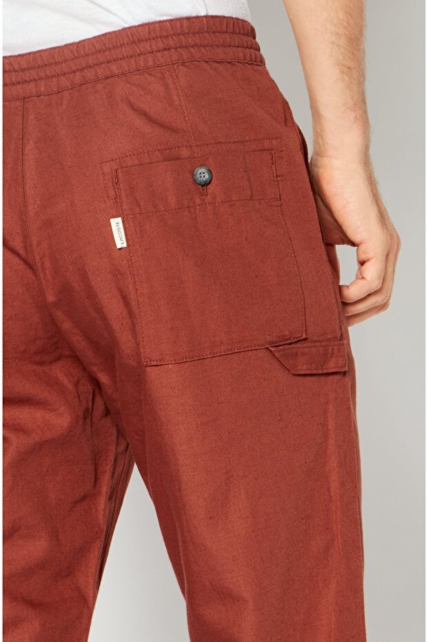 Men Solid Chino Pants, Brown - 2