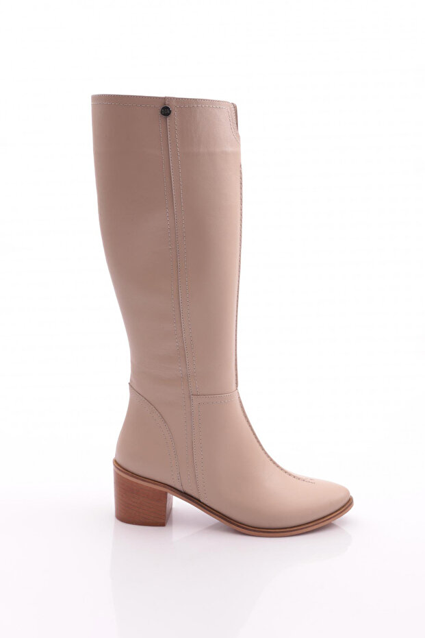 010 Women's Heeled Boots