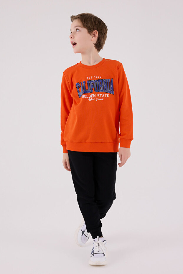 طقم بدلة رياضية برتقالية للأولاد - 2