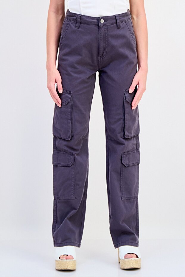 Women Regular Straight Fit Solid Cargo Pants, Grey