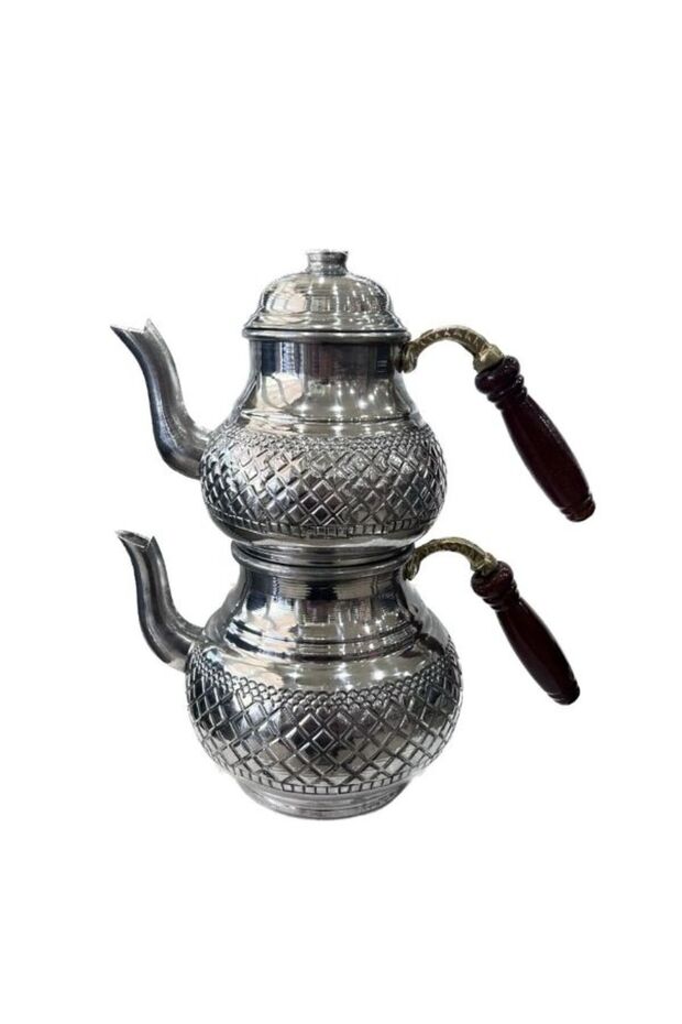 إبريق شاي متوسط الحجم من النحاس