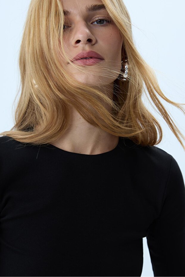 تي شيرت أساسي بأكمام طويلة - 4