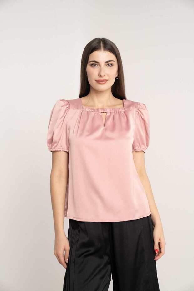 بلوزة كلاسيكية سادة بأكمام قصيرة ورقبة مربعة - 1