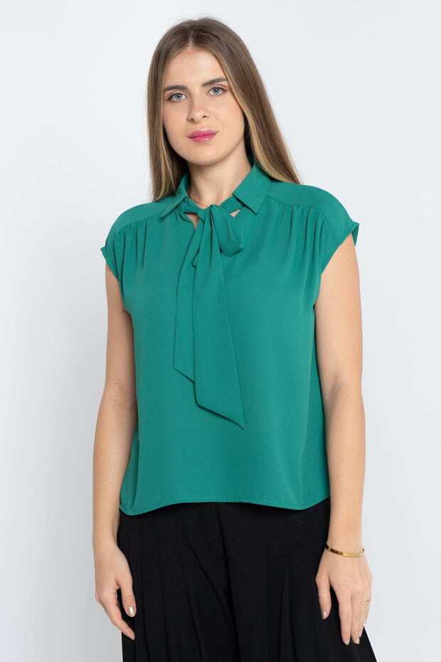 بلوزة كلاسيكية سادة بأكمام قصيرة مع فيونكة - 1