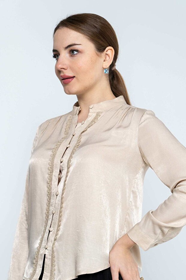 بلوزة سادة بأكمام طويلة وأزرار - 1