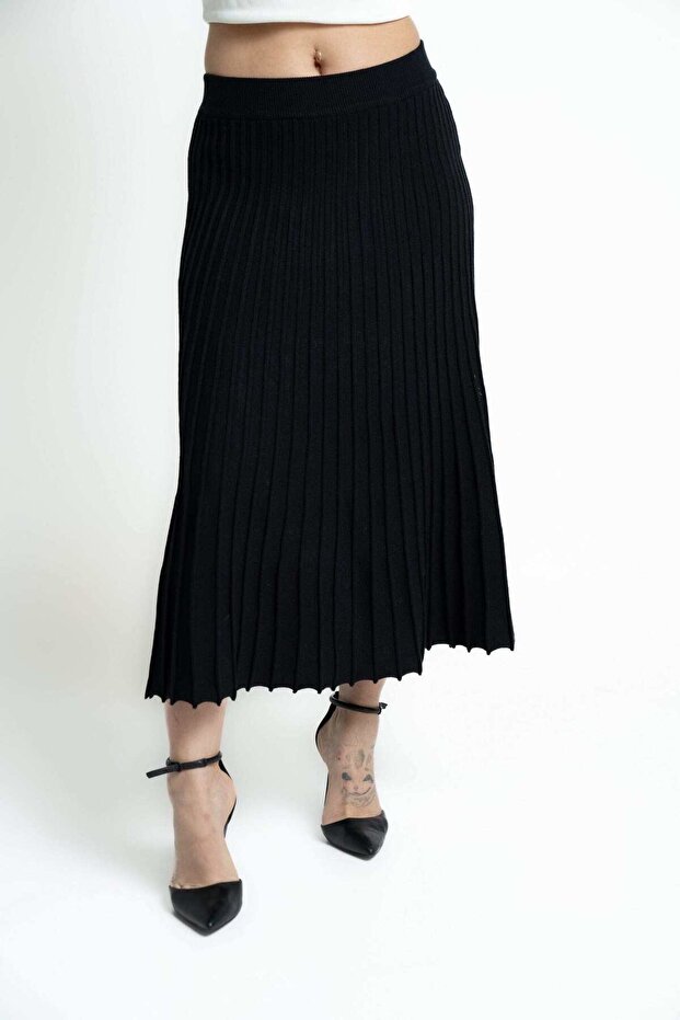 Solid Pleated Midi Skirt - 1
