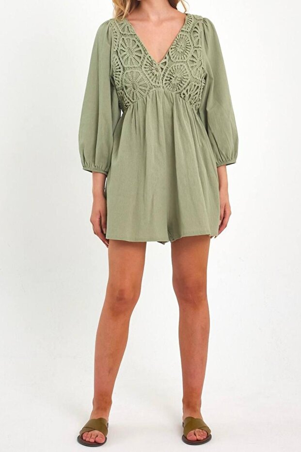 بذلة منقوشة بياقة على شكل حرف V - 1