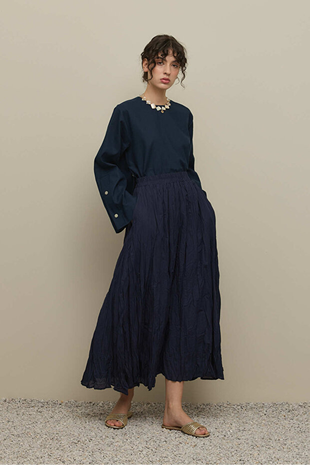 بلوزة كتان أساسية باللون الأزرق الداكن - 7