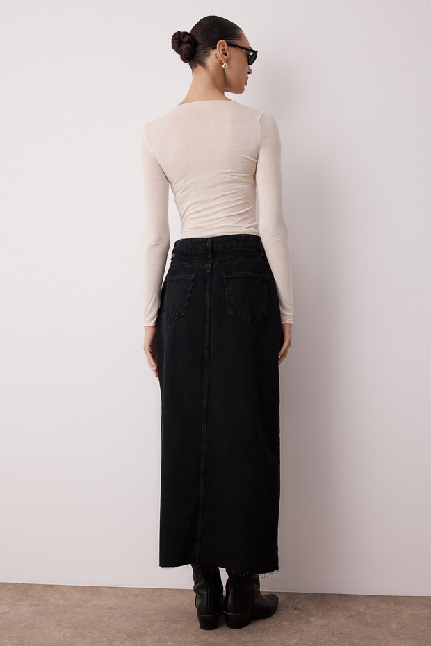 More Sustainable Czarna spódnica maxi z rozcięciem TWOSS23ET00290 - 4