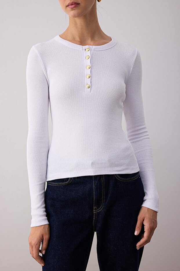 Beyaz Bisiklet Yaka Düğmeli Fitted/Vücuda Oturan Esnek Fittilli Örme Bluz TWOAW26BZ00063 - 3