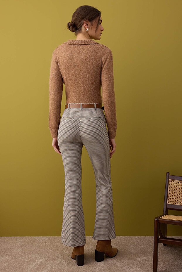 Kahverengi-Çok Renkli Kemerli Flare Ekose Desenli Bootcut Pantolon TWOAW26PL00045 - 4