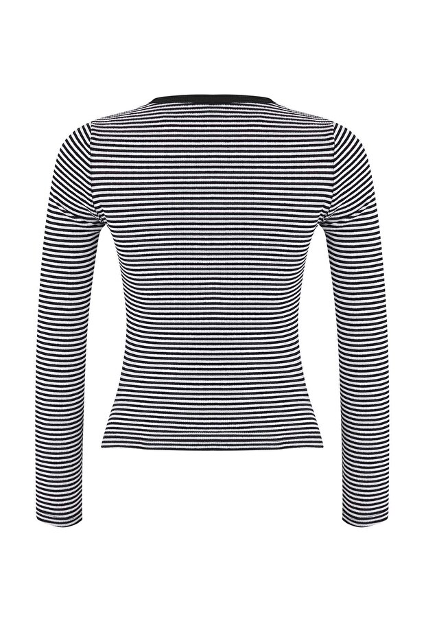 Siyah Bisiklet Yaka Düğmeli Fitted/Vücuda Oturan Esnek Fittilli Örme Bluz TWOAW26BZ00063 - 6