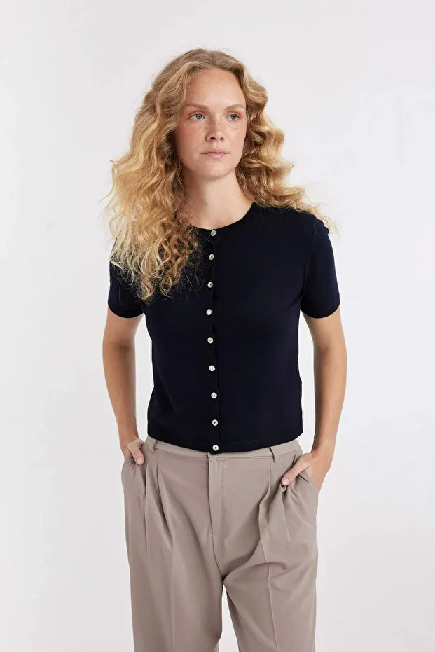 Regular Fit Bisiklet Yaka Basic Düz Düğmeli Kısa Kollu Siyah Triko Hırka D4643AX24AU - 3