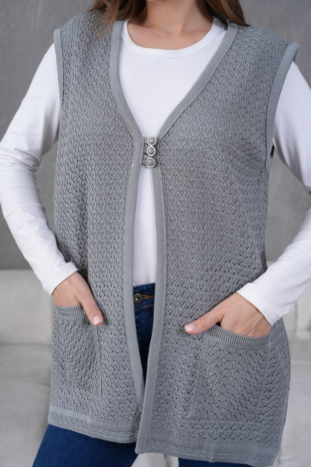 Women's Seasonal Knitted Model Three Buttons on the Front Double Pockets Mercerized Woven Classic Mother Vest