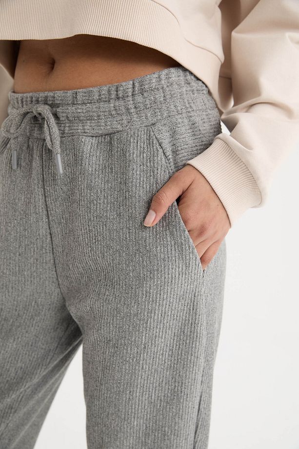 DeFactoFit Standart Fit Sporcu Jogger Eşofman Altı Beli Paçası Lastikli D1707AX24AU - 8
