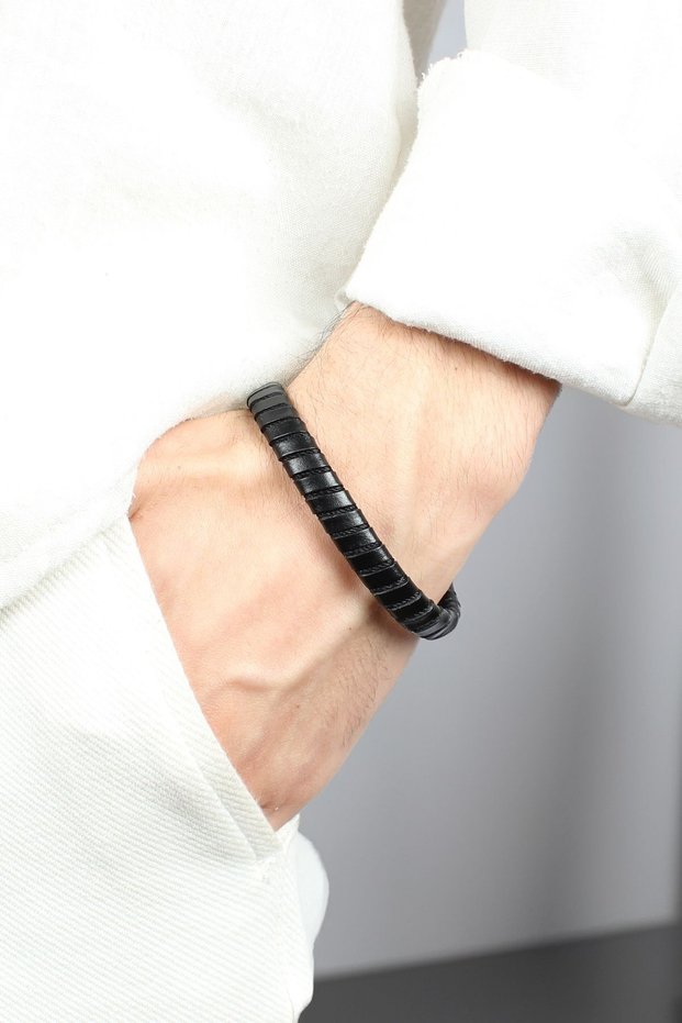 Stylish Men's Black Leather Bracelet with Magnet Clip Shiny Men's Wrist Accessory