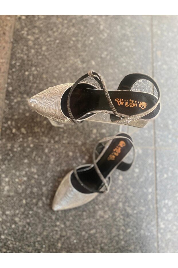 Gray Outer Material Shiny Band Thick and Low Heel Women's Shoes