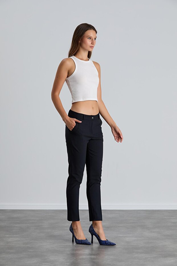 Women's Classic Tight-Legged Ankle-Length Carrot Pants