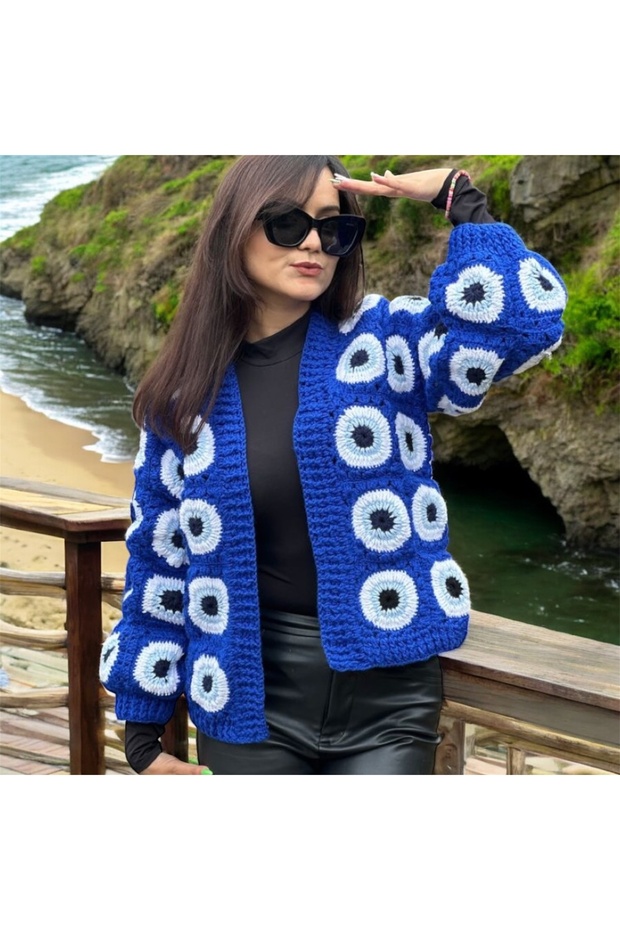 سترة نسائية محبوكة يدويًا