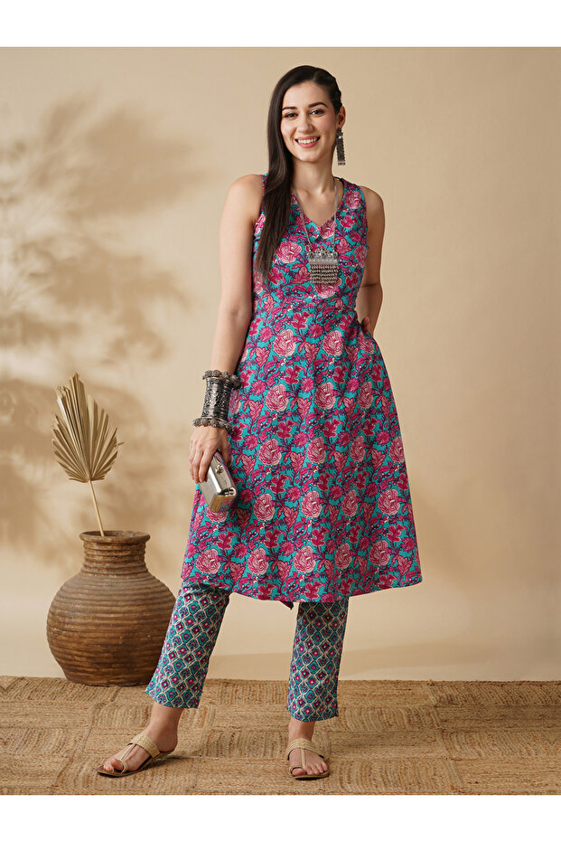 Floral Print V-Neck Sleeveless Cotton A-Line Kurta with Trousers Co-Ords