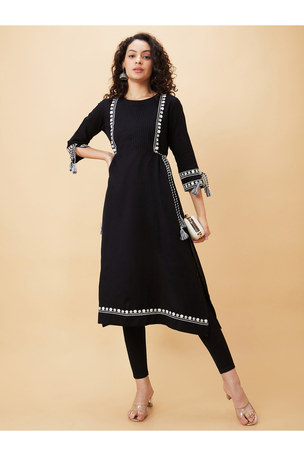 Embroidered Round Neck Cotton Straight Kurta